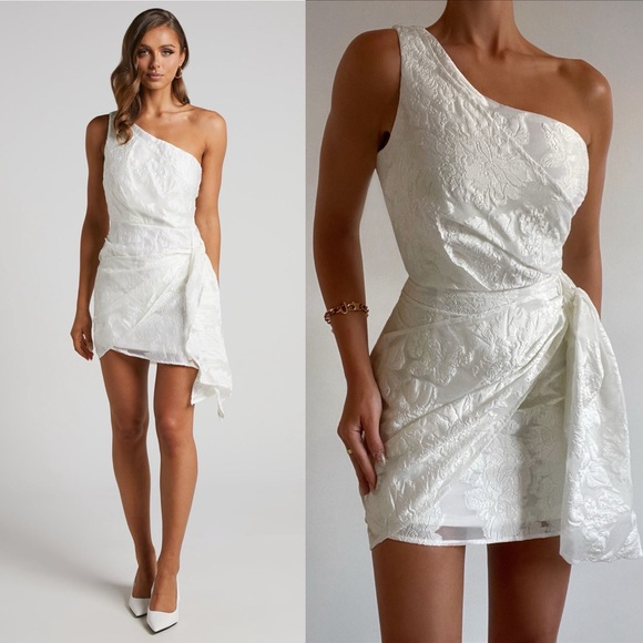 Showpo Brailey One Shoulder Wrap Front Mini Dress in White Jacquard Size 8 NWT - Picture 1 of 11